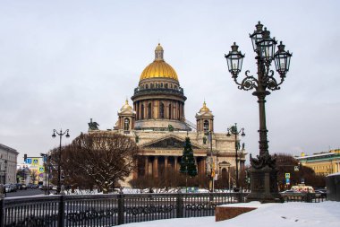 Kışın St. Isaacs Katedrali manzarası