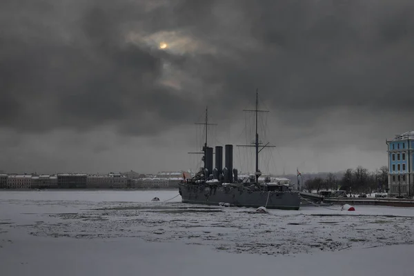 Vue du croiseur Aurora en hiver — Photo