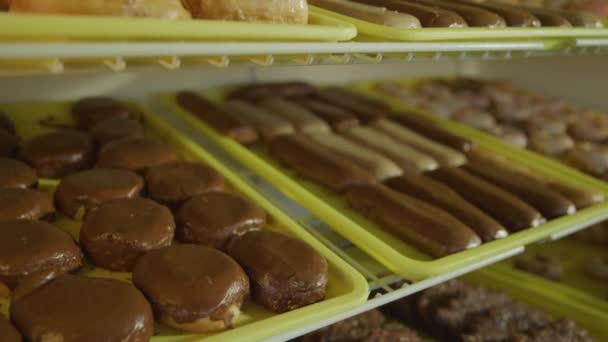 Tilt Close Racks Variety Donuts Pleasant Grove Γιούτα Ηνωμένες Πολιτείες — Αρχείο Βίντεο