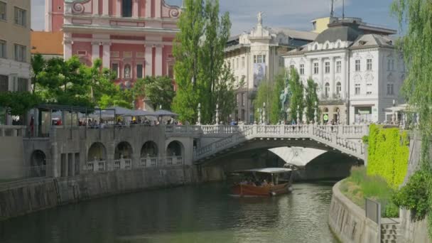 Poză Largă Barcă Canal Urban Ljubljana Slovenia — Videoclip de stoc