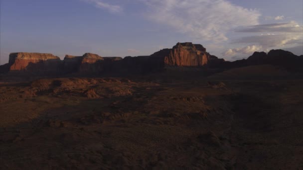 Повітряний Вид Хмар Над Гірськими Утвореннями Озерами Пауелл Штат Арізона — стокове відео