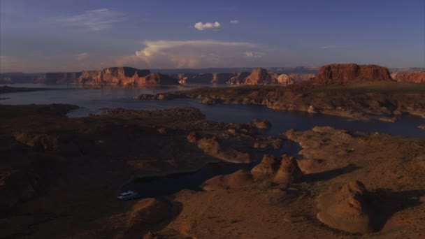 Vista Aérea Nubes Sobre Formaciones Rocosas Lago Lake Powell Arizona — Vídeos de Stock