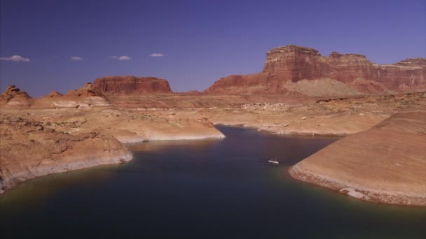 Vista Aérea Persona Paddleboarding Lake Lake Powell Arizona Estados Unidos — Vídeos de Stock