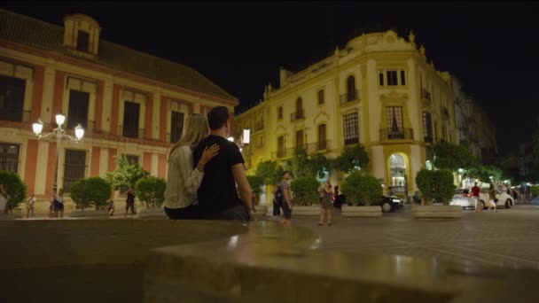 Romantic Couple Sitting Bench Plaza Night Posing Cell Phone Selfie — Stock Video