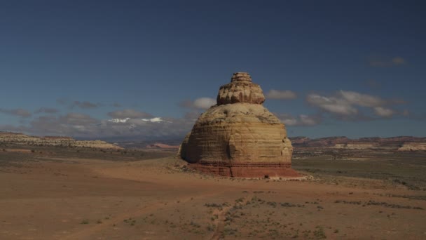 Luftaufnahme Anflug Auf Sandstein Monolith Felsformation Montecello Utah Vereinigte Staaten — Stockvideo