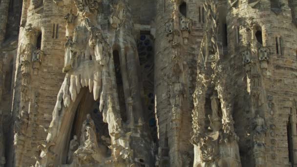 Przechyl Się Posągów Ozdobnej Fasady Sagrada Familia Barcelona Barcelona Hiszpania — Wideo stockowe
