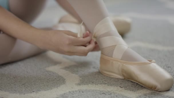 Close Shot Girl Sitting Floor Tying Ballet Shoe Provo Utah — Stock Video