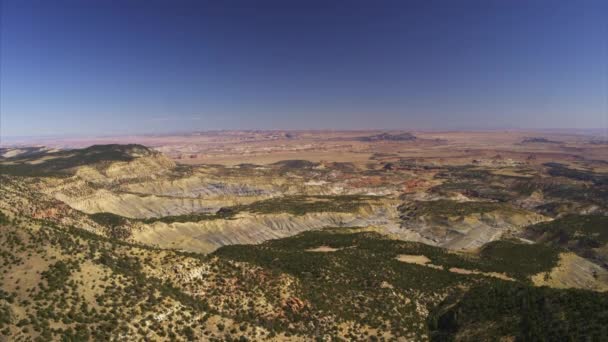 Aerial Rising Shot Remote Desert Landscape Capitol Reef Utah Estados — Vídeo de Stock