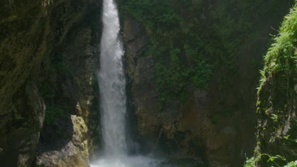 Wide Shot Waterfall Splashing Pool Flattach Austria — Stock Video