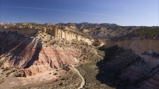 穿越沙漠 美国犹他州坎农维尔的广角飞驰的公路拍摄 — 图库视频影像
