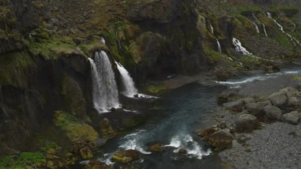 Vista Aérea Alto Ángulo Las Cascadas Río Highlands Islandia — Vídeos de Stock