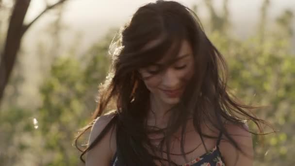 Close Slow Motion Shot Woman Tossing Hair Outdoors Cedar Hills — Video Stock