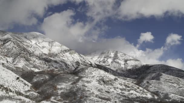 Dağ Sırasındaki Kar Üstgeçit Görüntüsü Cedar Hills Utah Abd — Stok video