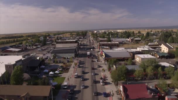 Luchtfoto Van Auto Rijden Straat Kleine Stad Driggs Idaho Verenigde — Stockvideo