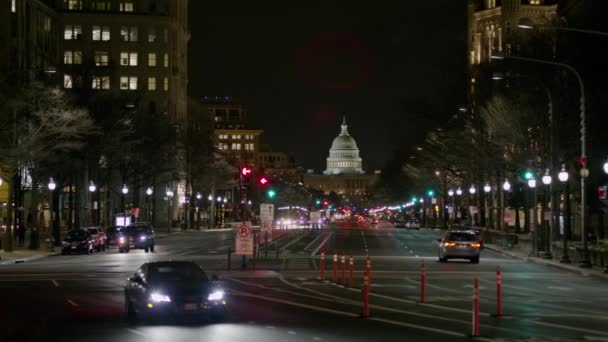 Amplia Toma Panorámica Autos Conduciendo Ciudad Por Noche Washington Distrito — Vídeos de Stock