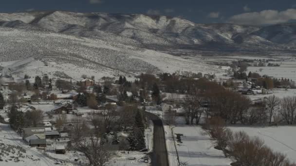 Aerial View Road Houses Valley Mountain Range Winter Wallsburg Utah — Stockvideo