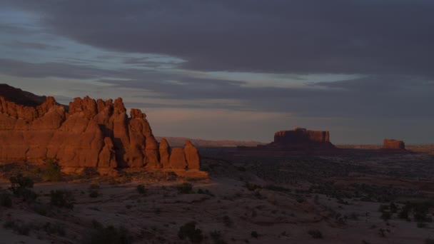 Panning Shot Shadow Distant Rock Formations Desert Landscape Moab Utah — Video Stock