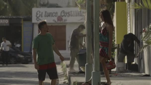 Slow Motion Couple Kissing Walking City Street Tunco Libertad Salvador — Stock Video