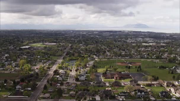 Wide High Angle Flyover Shot Suburbs Clouds Lake Pleasant Grove — Stock Video