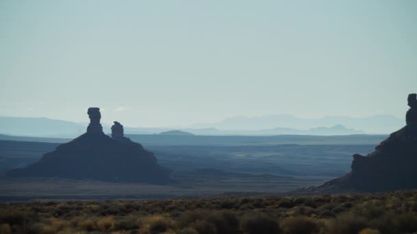 Panning Shot Clouds Silhouette Rock Formations Mexican Hat Utah Estados — Vídeo de Stock