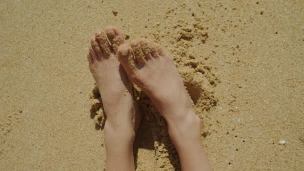 Close High Angle View Feet Barefoot Woman Sandy Beach Caroviero — Αρχείο Βίντεο