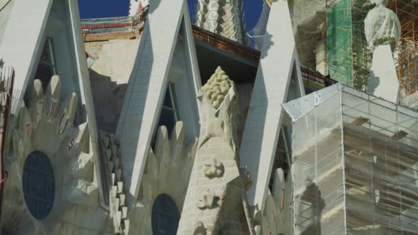 Κλίση Μέχρι Περίτεχνα Πύργους Της Sagrada Familia Βαρκελώνη Βαρκελώνη Ισπανία — Αρχείο Βίντεο