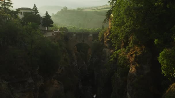 スペイン マラガ ロンダ橋付近の圧延風景の霧の風景 — ストック動画