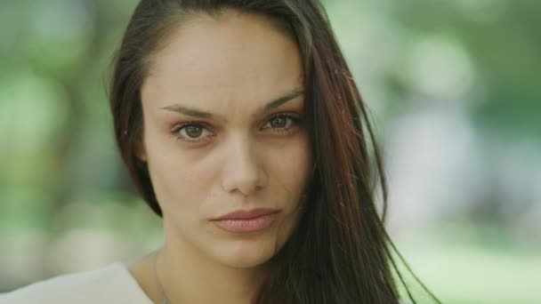 Close Retrato Mulher Sorrindo Parque Kazanluk Bulgária — Vídeo de Stock