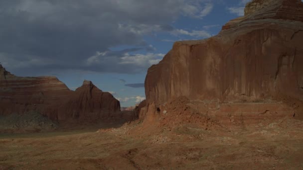 Zoom Fuori Dalle Formazioni Rocciose Nel Deserto Glen Canyon Utah — Video Stock