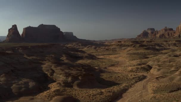 Aerial Viadukt Närmar Sig Öken Klippformationer Glen Canyon National Park — Stockvideo