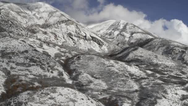 Perbesar Pemandangan Udara Dari Salju Pegunungan Cedar Hills Utah Amerika — Stok Video