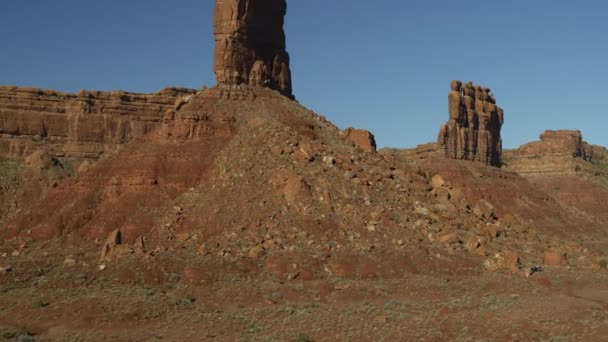 Luftaufnahme Schmaler Felsformationen Tal Mexican Hat Utah Vereinigte Staaten — Stockvideo