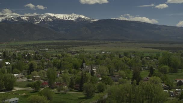 Kasabanın Havadan Görüntüsü Dağ Sırası Spring City Utah Abd — Stok video