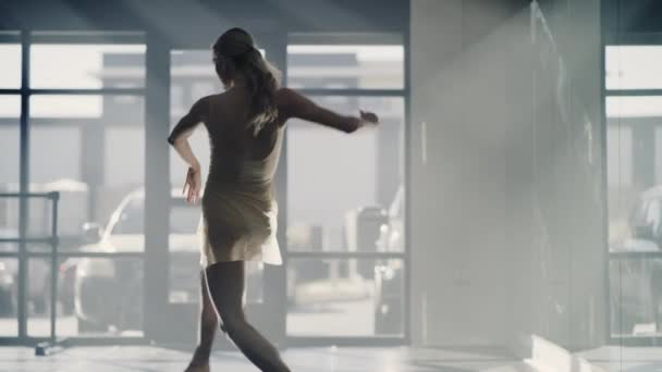 Жінка Практикує Сучасні Танці Танцювальній Студії Lehi Юта Сша — стокове відео