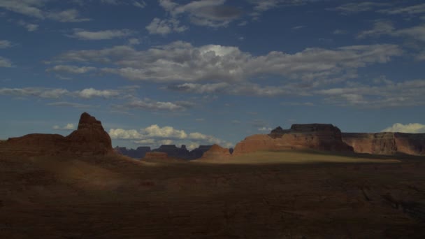 Panning Shot Distant Desert Rock Formations Glen Canyon Arizona Verenigde — Stockvideo