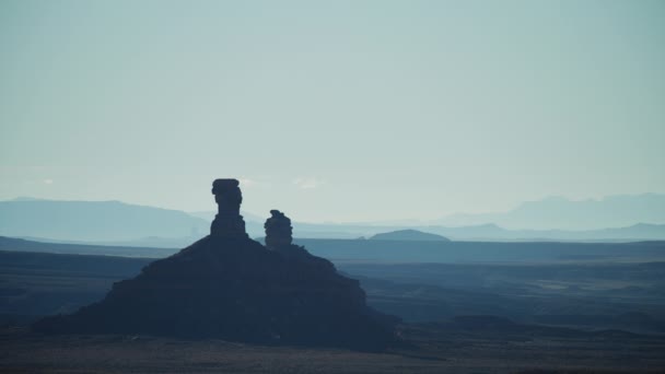 Mraky Nad Siluetou Skalních Útvarů Mexican Hat Utah Spojené Státy — Stock video