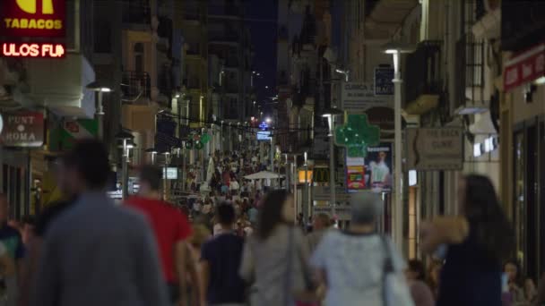 Långsam Rörelse Människor Som Går Trånga Stadsgatan Natten Ronda Malaga — Stockvideo