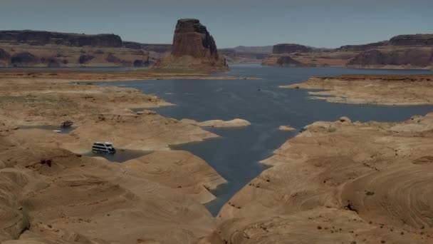 Aerial Flyover Passing Boats Shore Lake Glen Canyon National Park — Stock Video