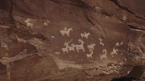 Petroglifos Grabados Pared Roca Moab Utah Estados Unidos — Vídeo de stock