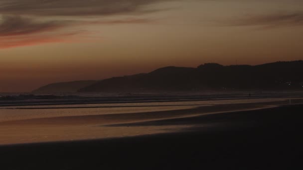 Wide Panning Shot Ocean Waves Beach Sunset San Blas Libertad — Αρχείο Βίντεο