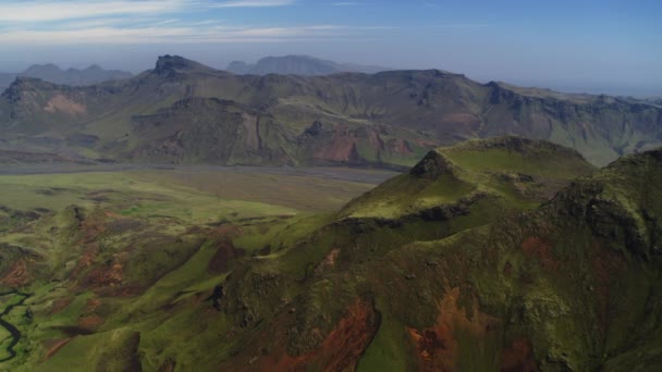Luchtfoto Uitzicht Groen Berglandschap Dal Vik Ijsland — Stockvideo