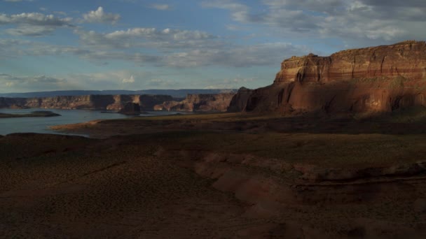 Zoom Verre Meer Kliffen Afgelegen Woestijn Glen Canyon Utah Verenigde — Stockvideo