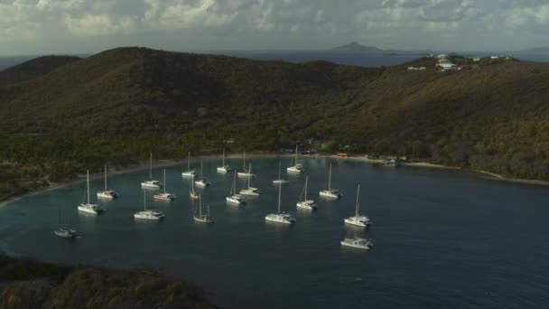 Ada Salt Whistle Bay Mayreau Vincent Grenadines Yakınlarındaki Katamaran Teknelerinin — Stok video