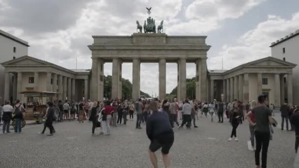 Gran Lapso Tiempo Multitud Puerta Brandeburgo Berlín Alemania — Vídeo de stock