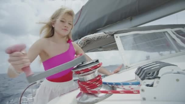 Close Woman Turning Winch Handle Sailboat Vincent Grenadines — Vídeo de Stock