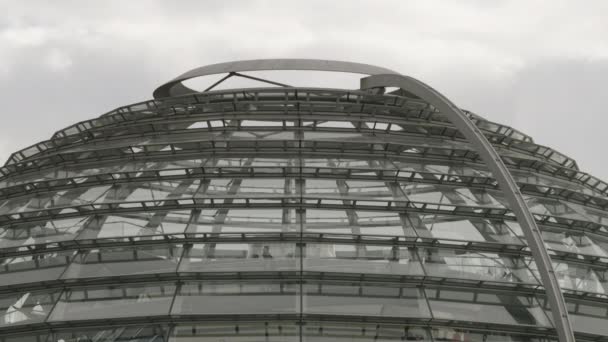 Wide Slow Motion Low Angle View Windows Parliament Building Berlin — Stock Video