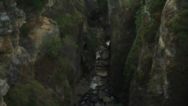 Inclinado Desde Las Rocas Río Puente Ronda Málaga España — Vídeo de stock