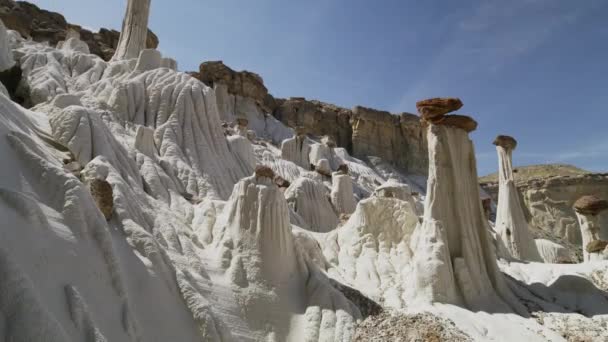 Amplo Ângulo Baixo Tiro Formações Rochosas Incomuns Big Water Utah — Vídeo de Stock