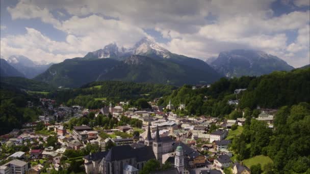 Široký Letecký Snímek Města Blízkosti Pohoří Berchtesgaden Německo — Stock video