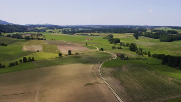 Weite Luftaufnahme Von Feldern Hügeliger Landschaft Thundorf — Stockvideo